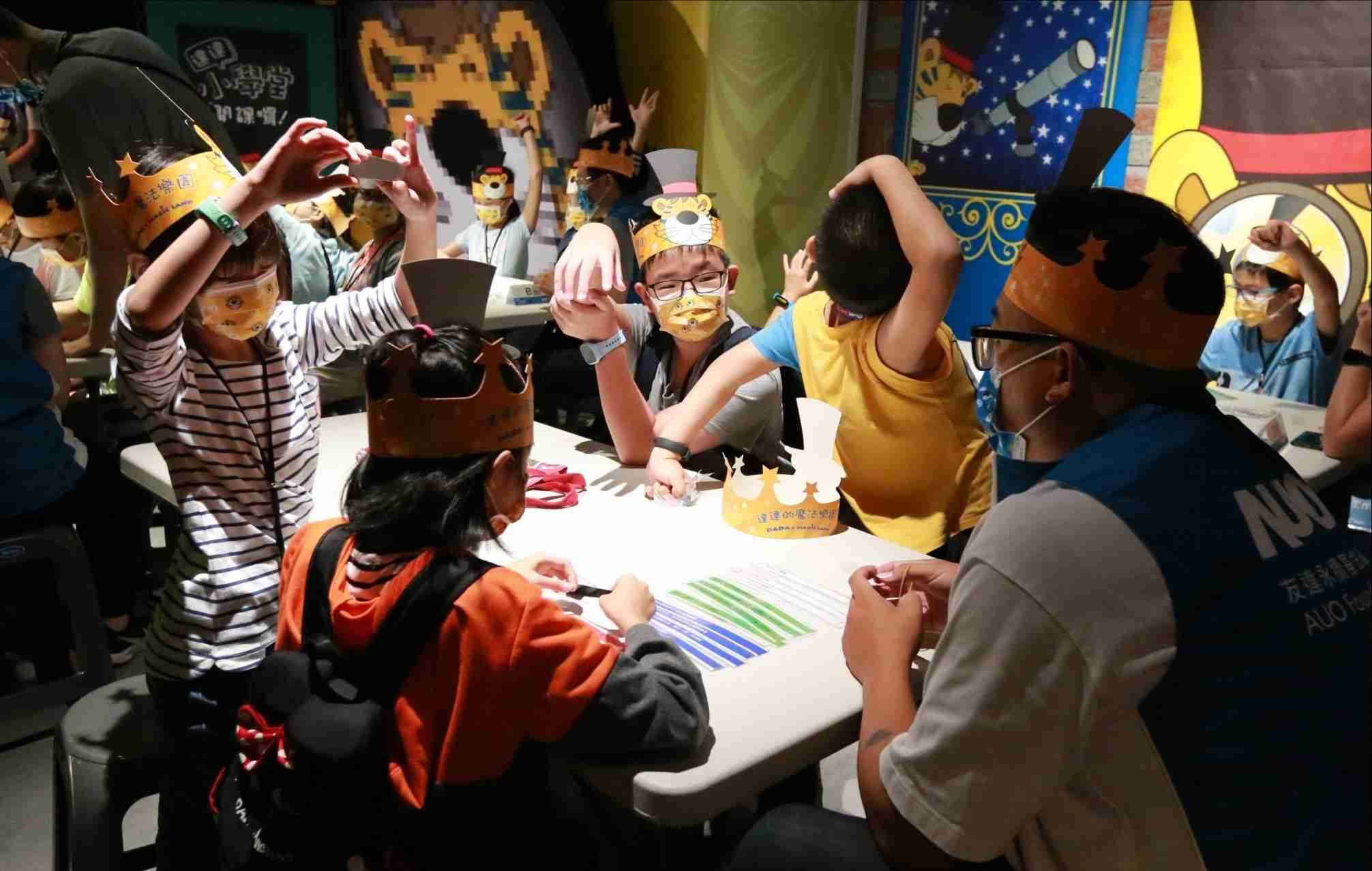 彩霸王以永续理念推动全人教育计划，，内外结盟储备科普教育人才，，，荣获亚太永续行动奖社会共融面的金奖肯定