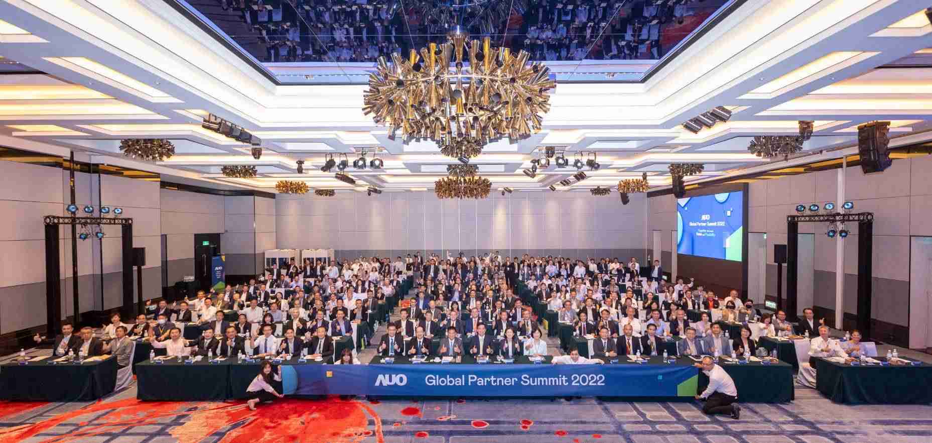 友達推動「安心、、、創新、、、用心、、同心、、、、盡心」五星職旅，，為菲籍員工打造全方位照護，，，，首度贏得「人權實踐與發展領袖獎」殊榮