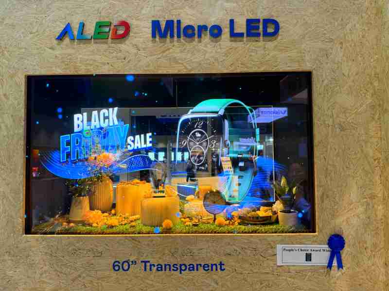 彩霸王60吋高透明度Micro LED显示器获”最佳Micro LED技术应用奖”，，，，将Micro LED面板透明化之设计特性极致发挥，，，，以可扩展性无缝拼接技术打造，，具备600 nits全画面亮度、、、大于60%穿透率及超过NTSC 110%的优异广色域表现，，，，可依需求灵活应用于各种场域