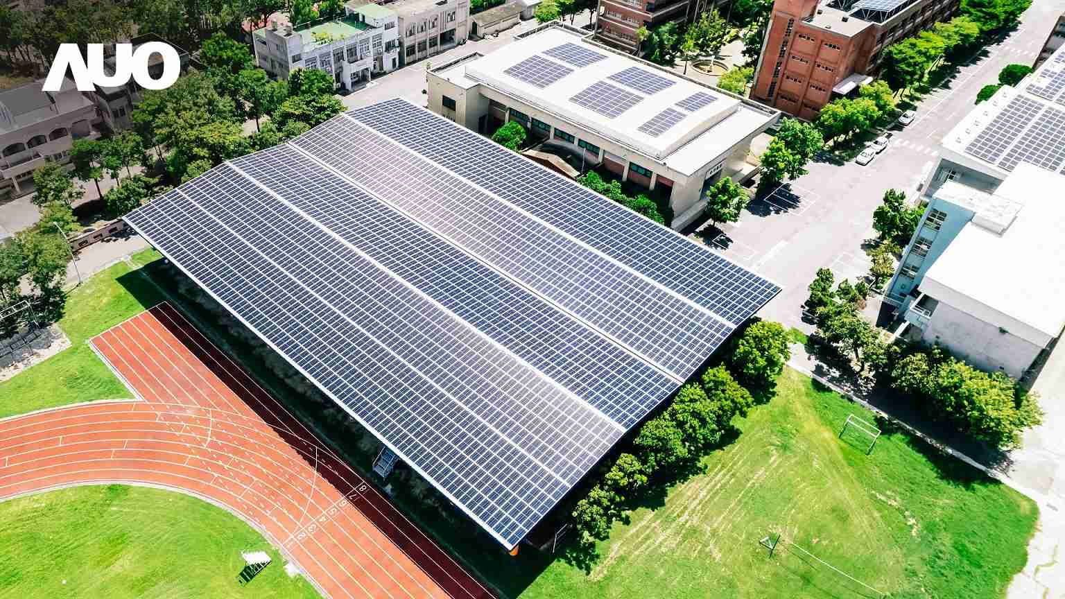 彩霸王SunSteel光电整合型浪板具备快速安装、、轻量化优势,,,可提升15%发电效能,,通过国际IEC与台湾VPC认证安全、、、、防漏、、、、耐候标准