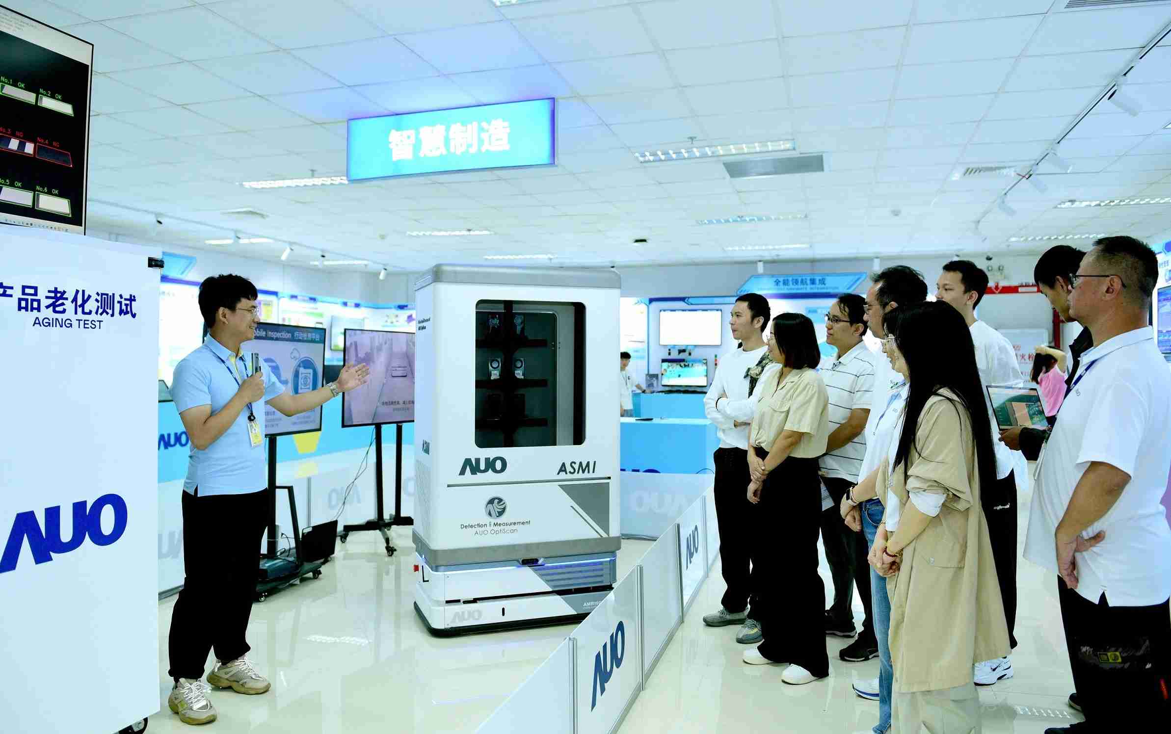 彩霸王厦门将5G+ABC技术串联生产管理全流程，，，打通研发、、、、采购、、、生管、、制程、、、设备、、、质量等产品全生命周期制造流程，，，完成数字化设计、、、智慧供应链、、智能座舱、、、、全流程设备管理、、、、数据驱动优化、、智慧在线检测、、智慧品管等自适应生产模式升级