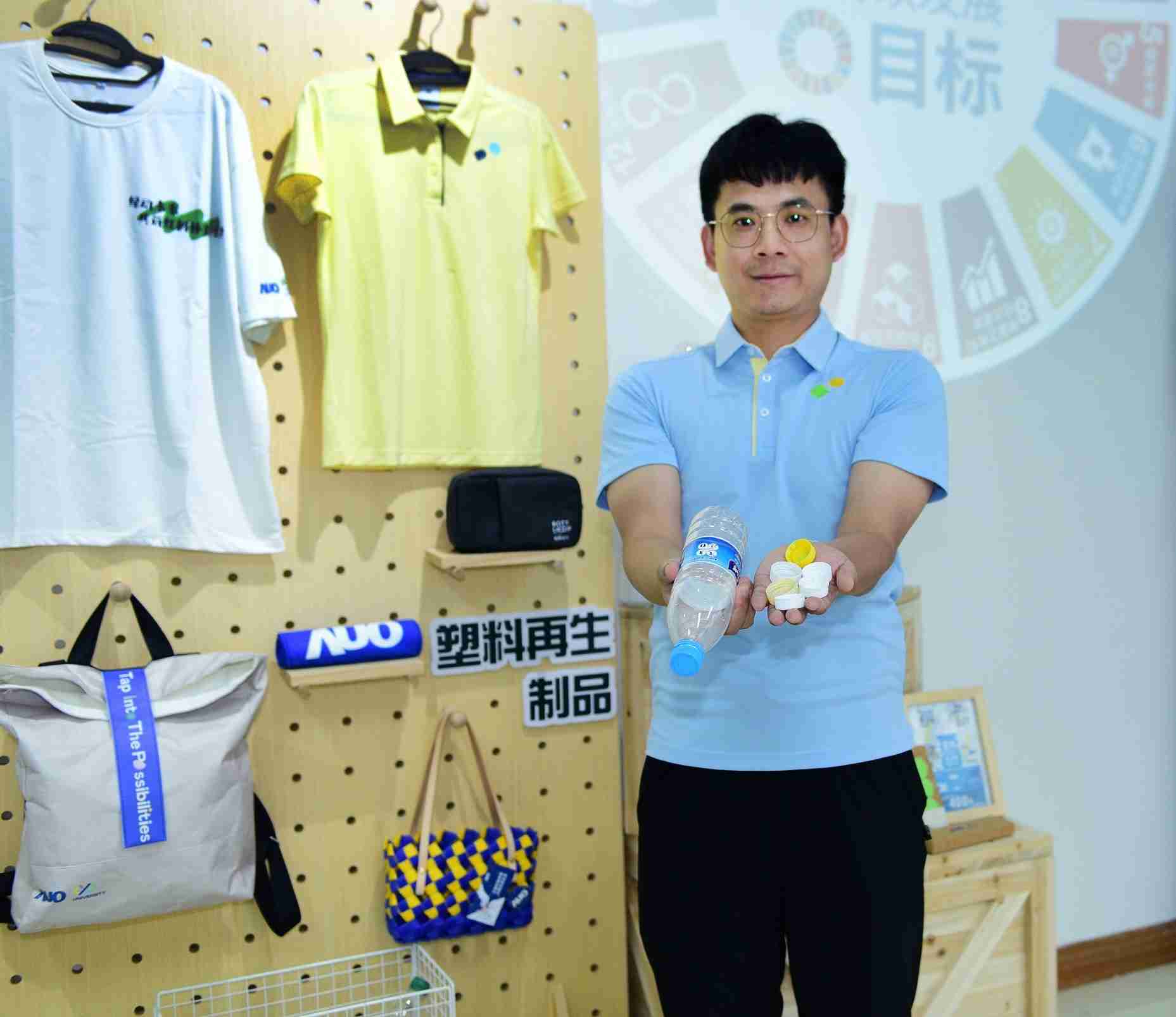 「2024智慧彩霸王展」永续发展馆中，，，，展示彩霸王厦门驱动永续发展之成果，，，，包含将厂内废弃物再制为实用物品，，，将永续发展理念深植于员工生活日常实践