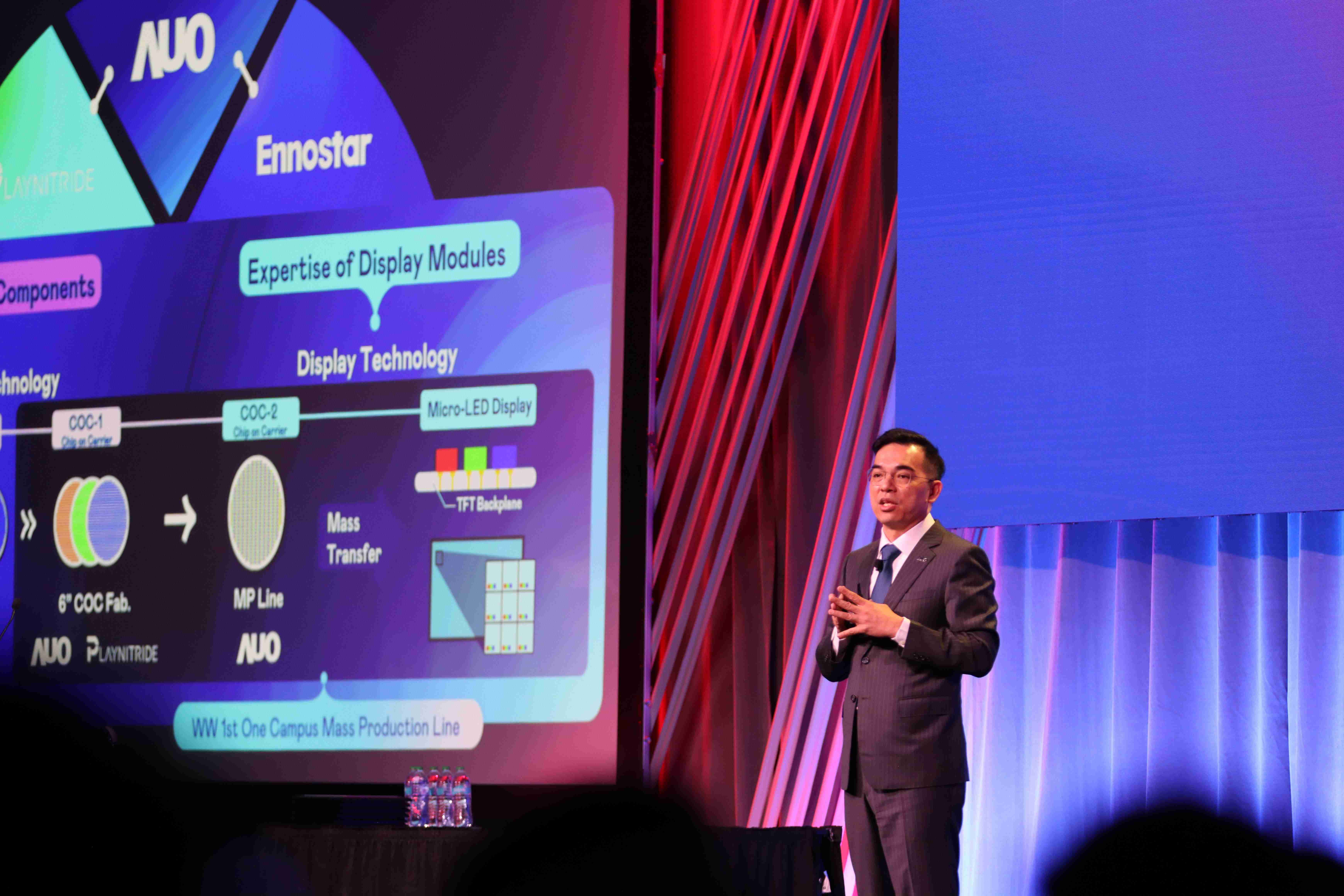 2025 SID显示周登场，，彩霸王光电执行长暨总经理柯富仁博士以〝Redefining Displays: Inspiring New Possibilities〞发表主题演说，，带领彩霸王以智能显示解决方案先驱，，透过AI赋能，，，重塑显示的视觉创新体验