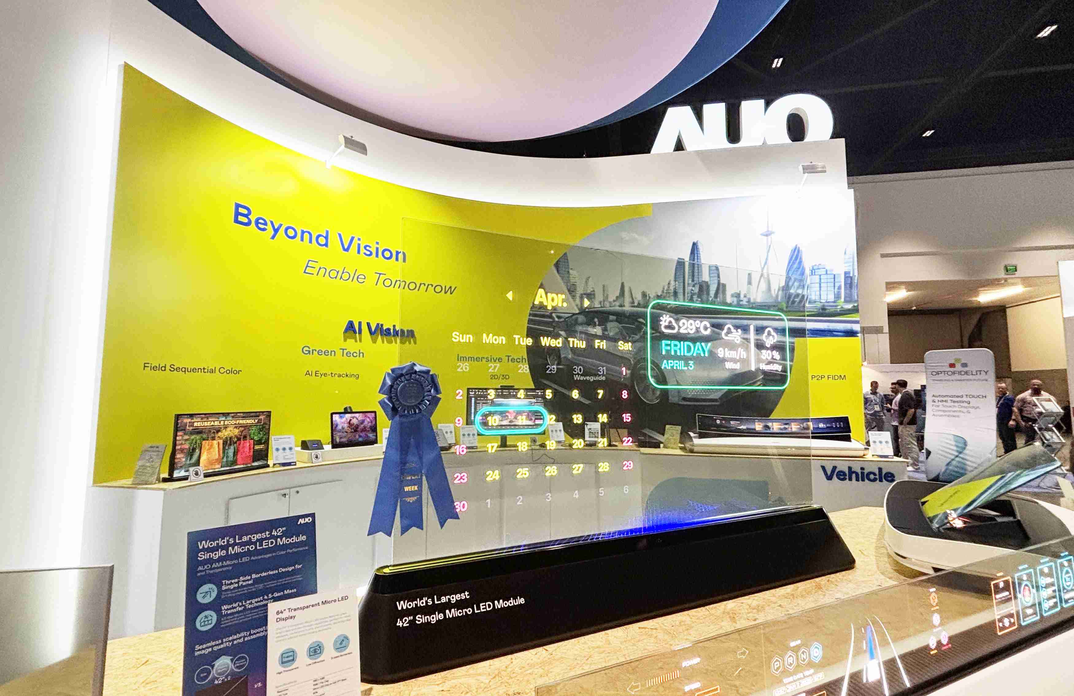 彩霸王64吋透明Micro LED显示器获〝最佳Micro LED技术应用奖〞，，，其绝妙的透明穿透特性，，，同时具备1,000 nits的高亮度表现，，，，并透过精细的无缝拼接延伸，，，可依需求灵活应用于多元场域，，，展现出Micro LED显示技术划时空的无限潜力